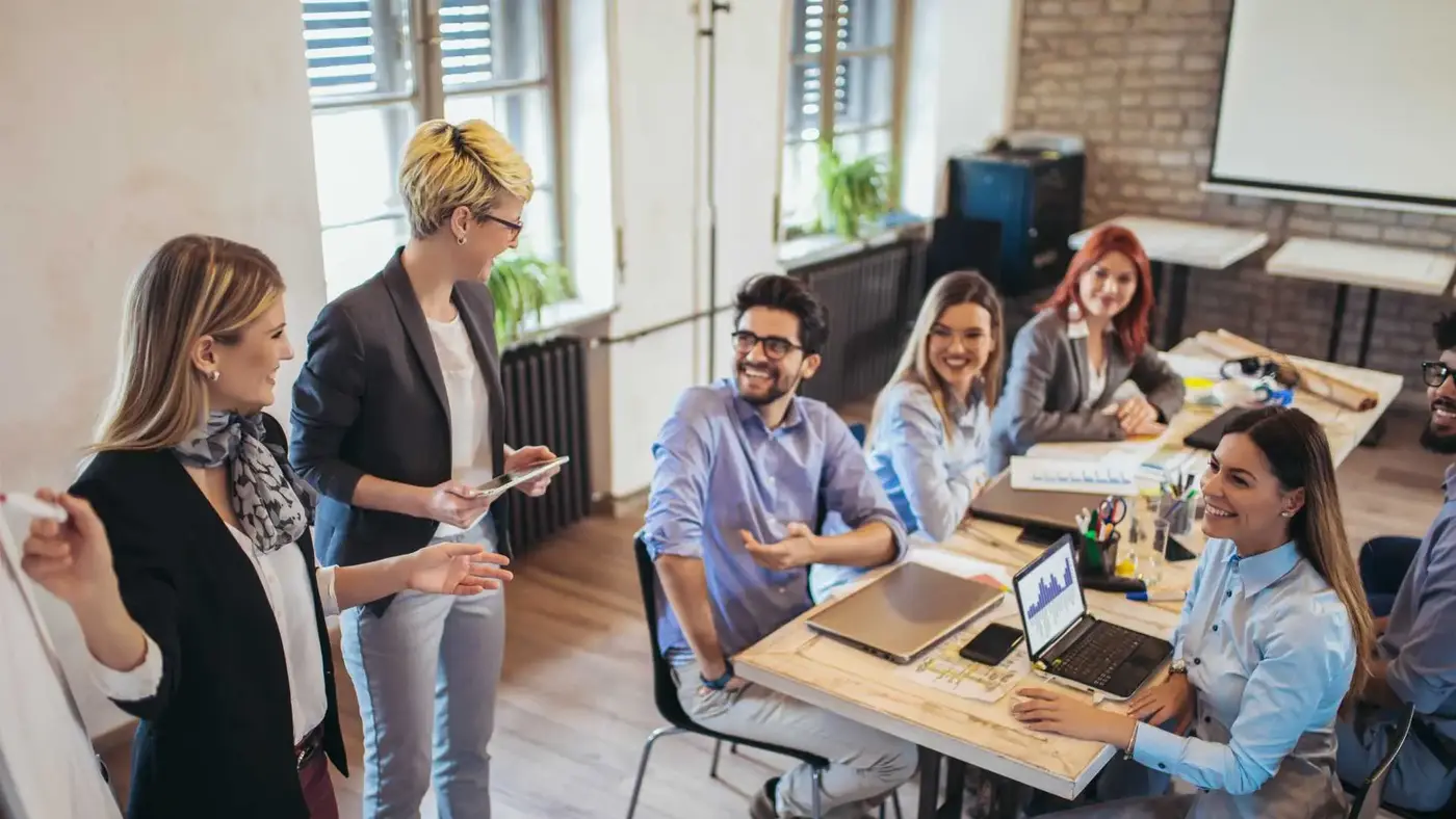 Leadership training programs developing decision-making confidence