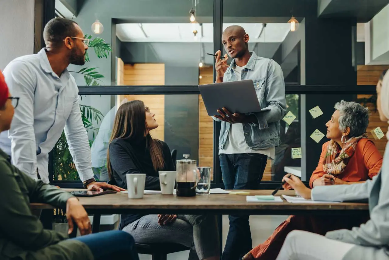 Performance review circles fostering open feedback culture